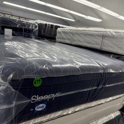 QUEEN SIZE SLEEPY’S PILLOW TOP MATTRESS & BOX SPRING BED SET