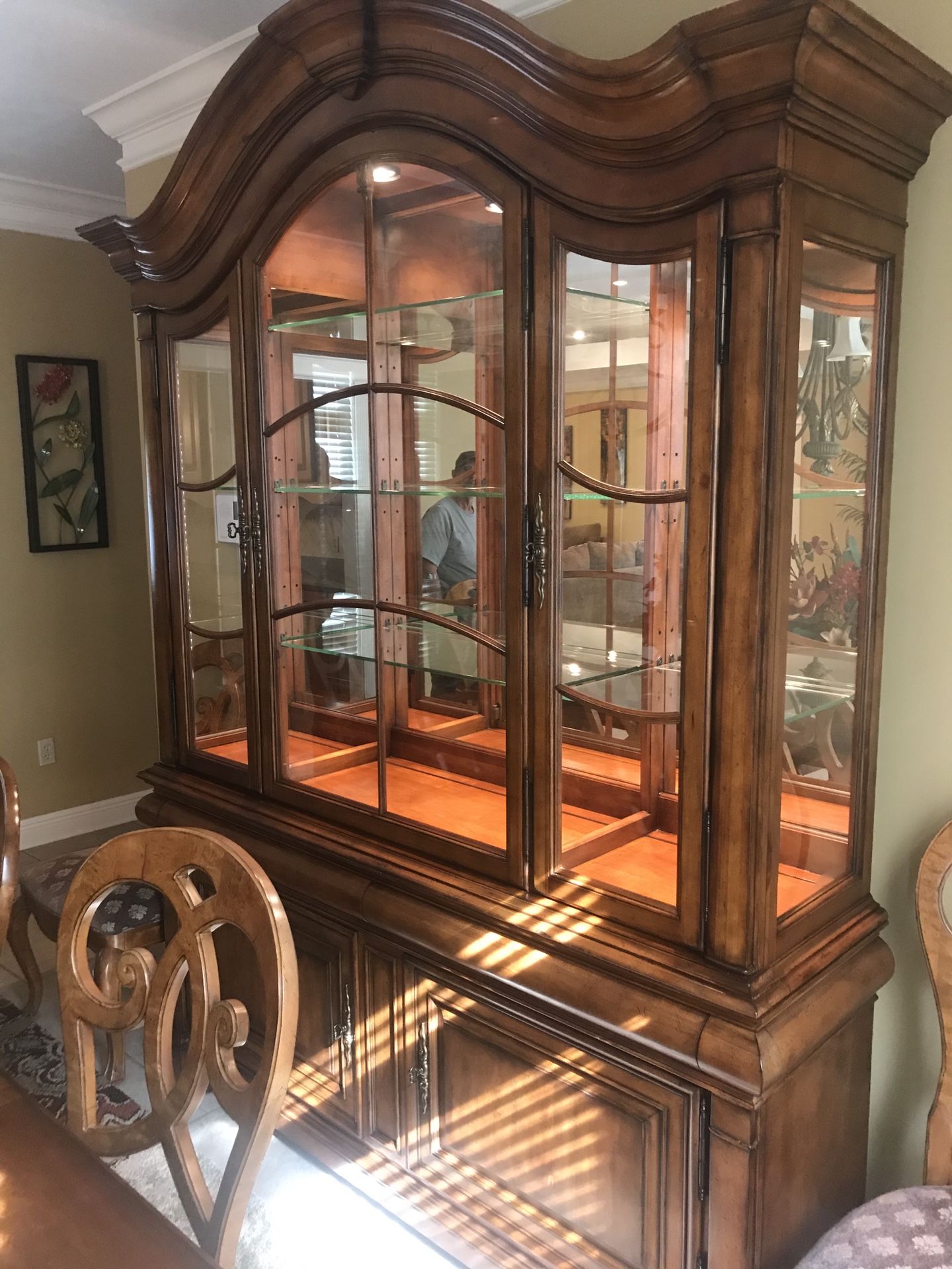 Thomasville Dining Room China Cabinet