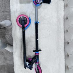  scooter LOL SURPRISED GOOD CONDITION WITH BLUETOOTH SPEAKER 