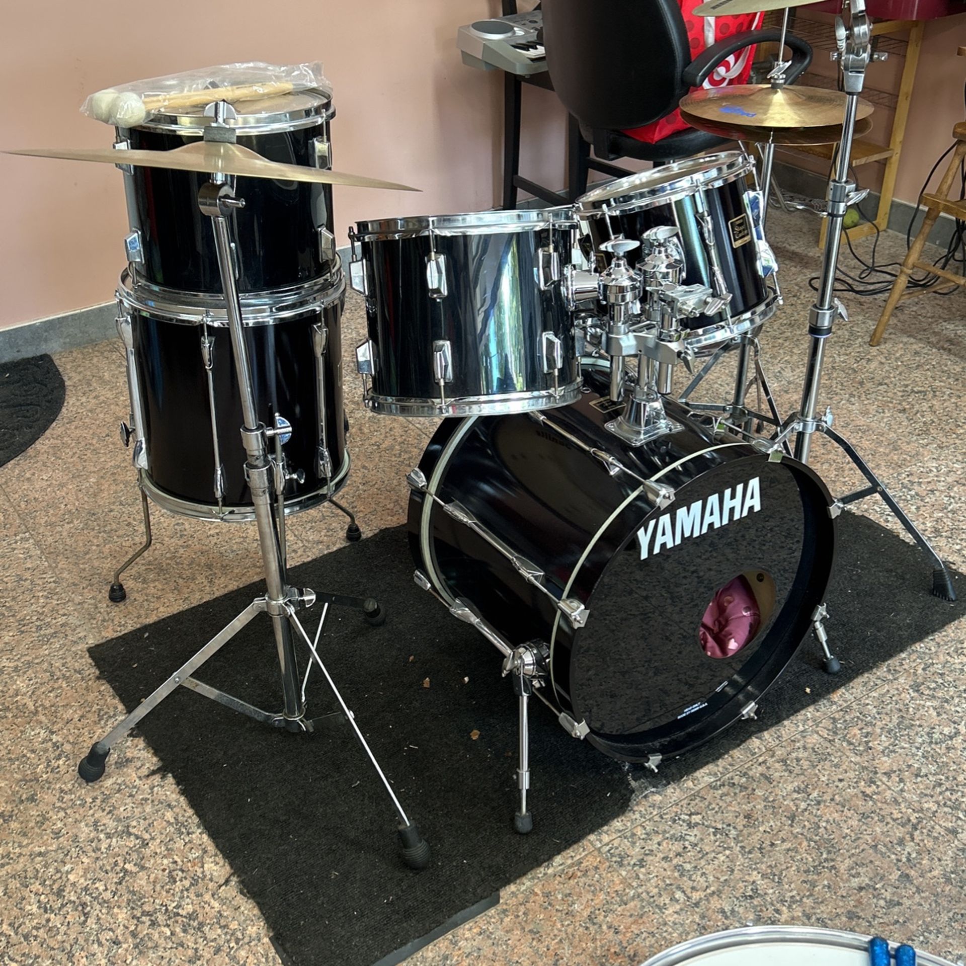 6 Piece Yamaha Drum Set