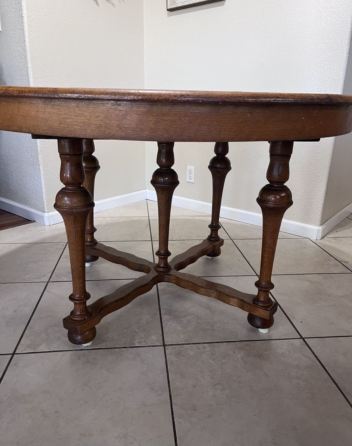 Antique Round Table And 4 Chairs