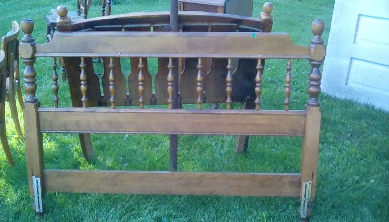LIKE NEW Full Size & Twin Size Headboards