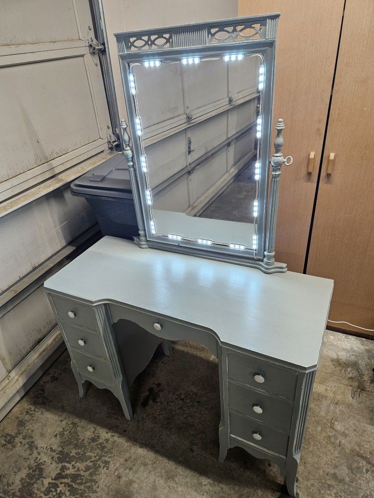 Antique Vanity w/ Mirror Lights