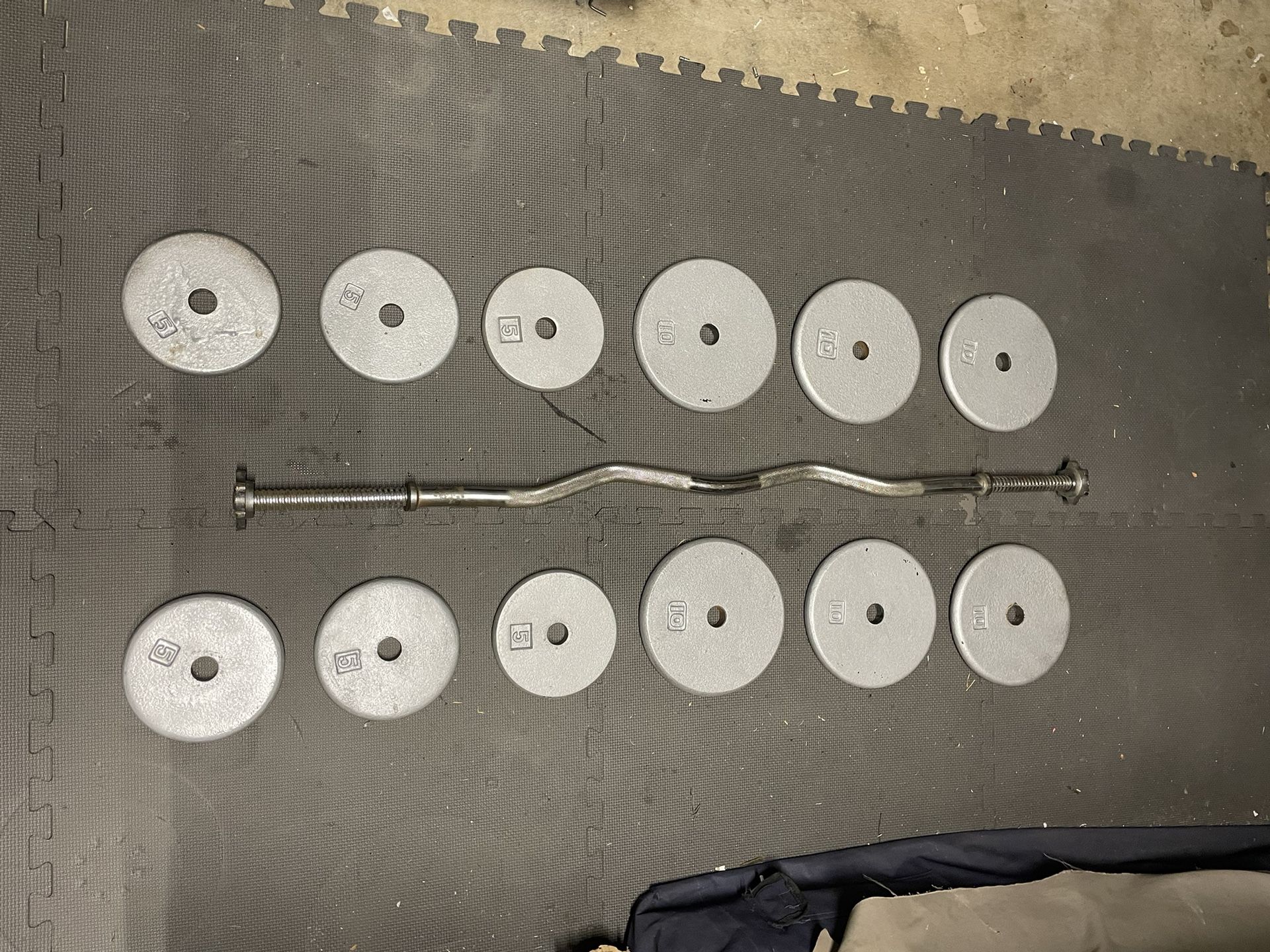 Weight Plates.    / Curl Bar.         80 Dollars 