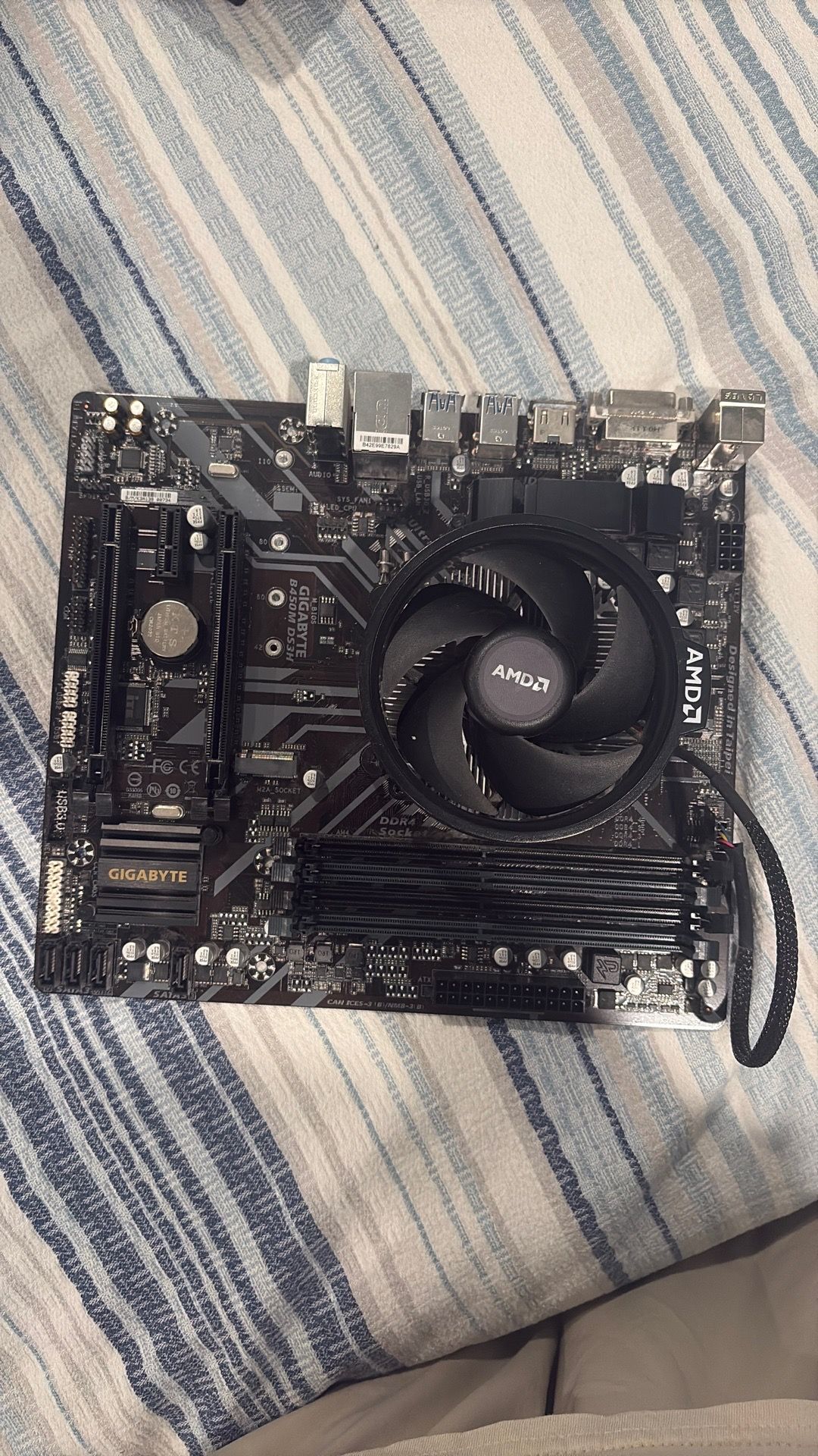 Gigabyte B450M DS3H Motherboard + AMD Ryzen 5 3600 6-Core CPU