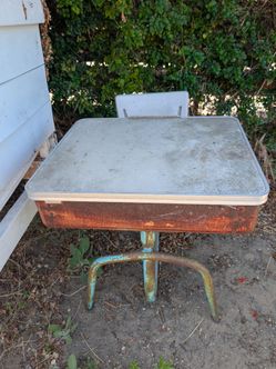 RETRO 70s School Desk