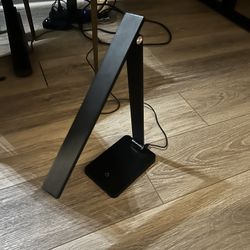 Desk lamp