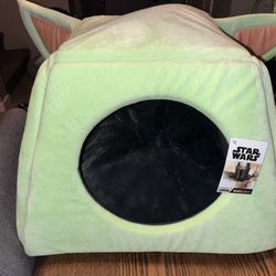 STAR WARS THE MANDALORIAN'S THE CHILD Covered Cat & Dog Bed
