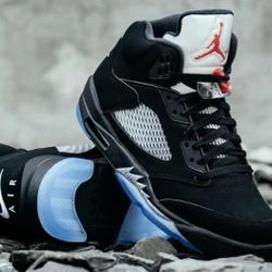 Jordan 5 Reimagined Metallic Size 11 men Brand New 