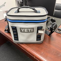 Yeti Hopper Flip 8