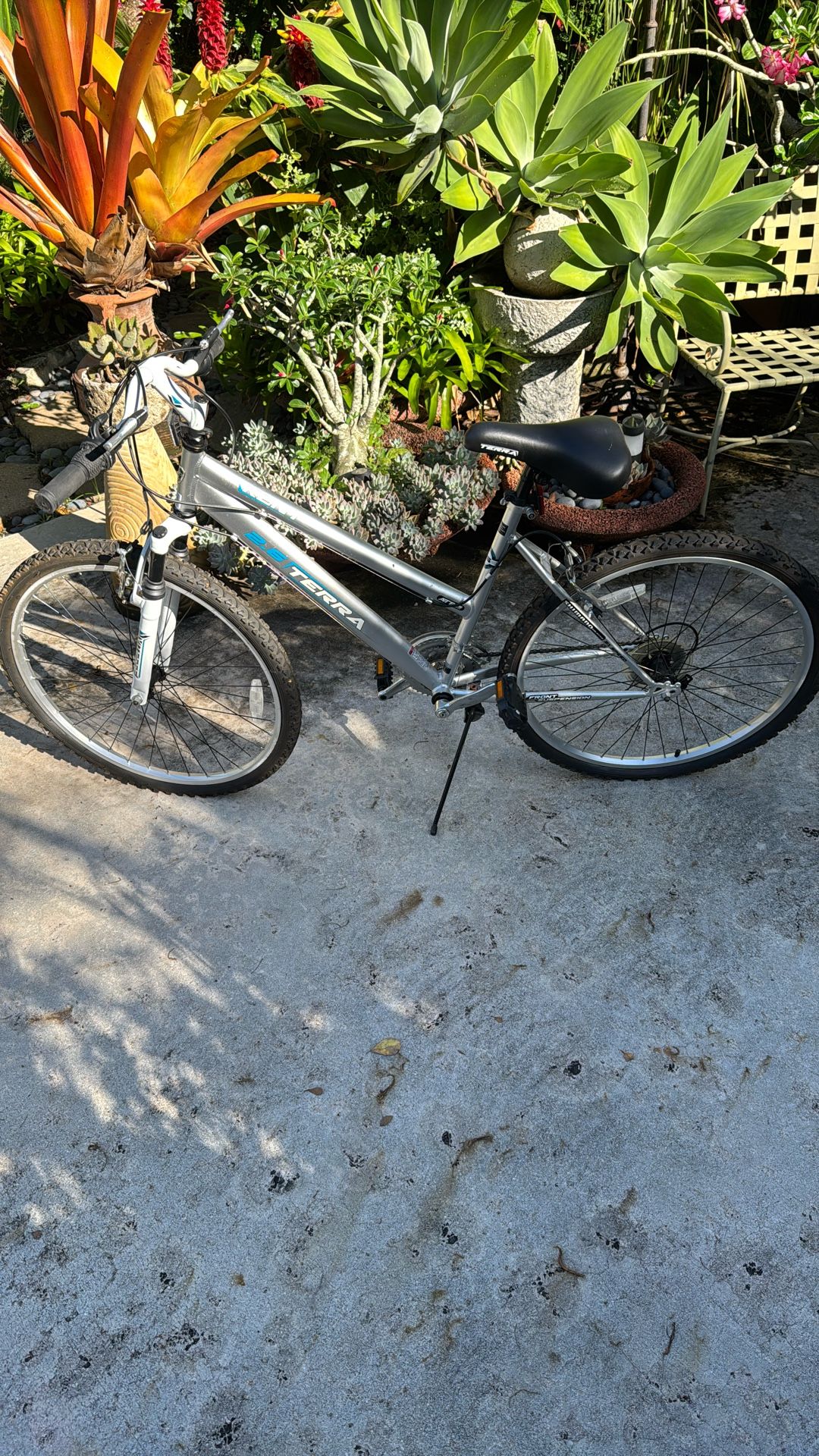 Kent 2.5 Terra Bicycle.