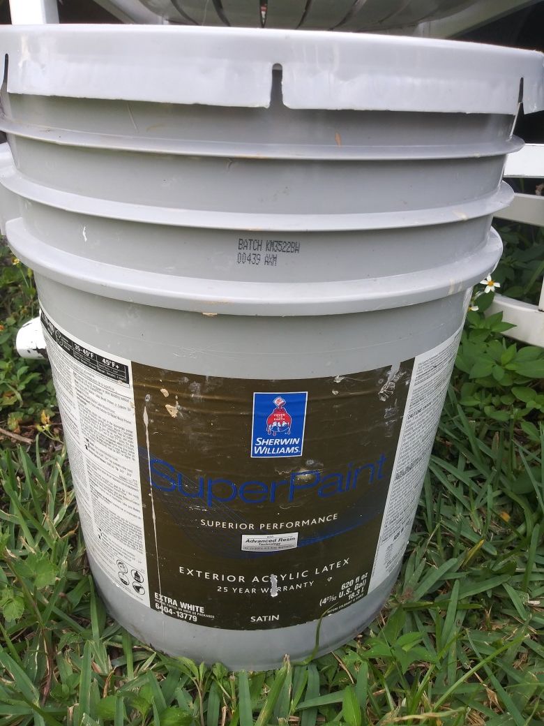 5 gallons of SherwinWilliams exterior Satin paint for Sale in Cooper