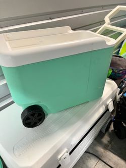 Small Igloo Cooler