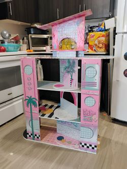 --$30$--GIRLS PLAY HOUSE--$30$--