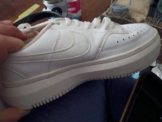 Women's Nike shoe