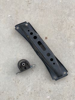 Infiniti G35 Sedan OEM Automatic Transmission Mount & Bracket