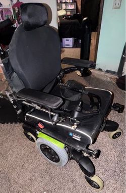 Quickie QM-720 Power Wheelchair!