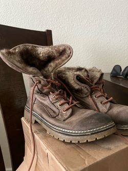 Boots size 6