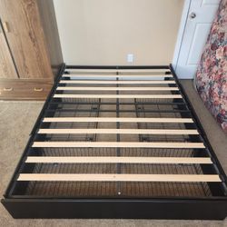 bed frame and mattresses 