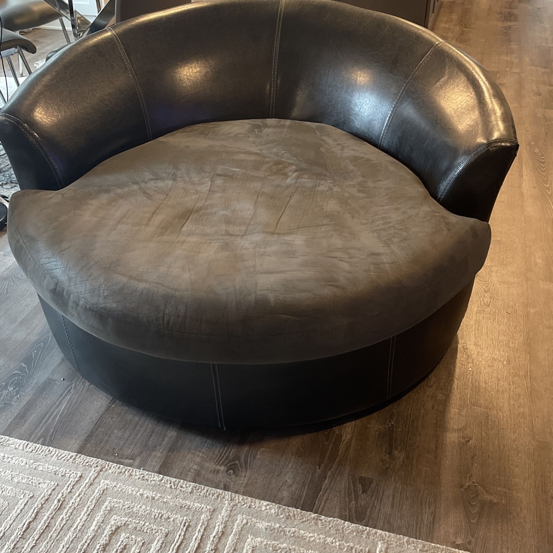 Round -360 Degree -Oversized Lounger