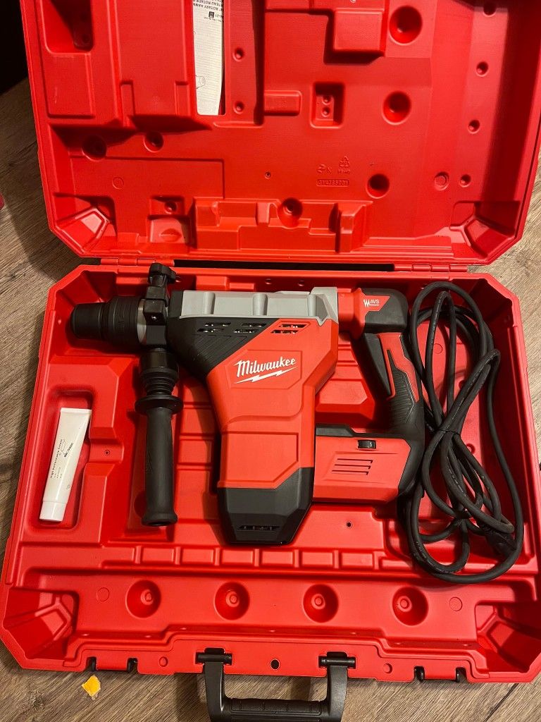 Milwaukee
15 Amp 1-3/4 in. SDS-MAX Corded Combination Hammer with E-Clutch