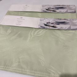 2 Sets (8 pcs) Green Table Placemats – New