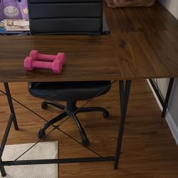 Desk And Chair Free