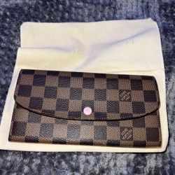 Authentic Louis Vuitton (Sarah Wallet in pink Leather)