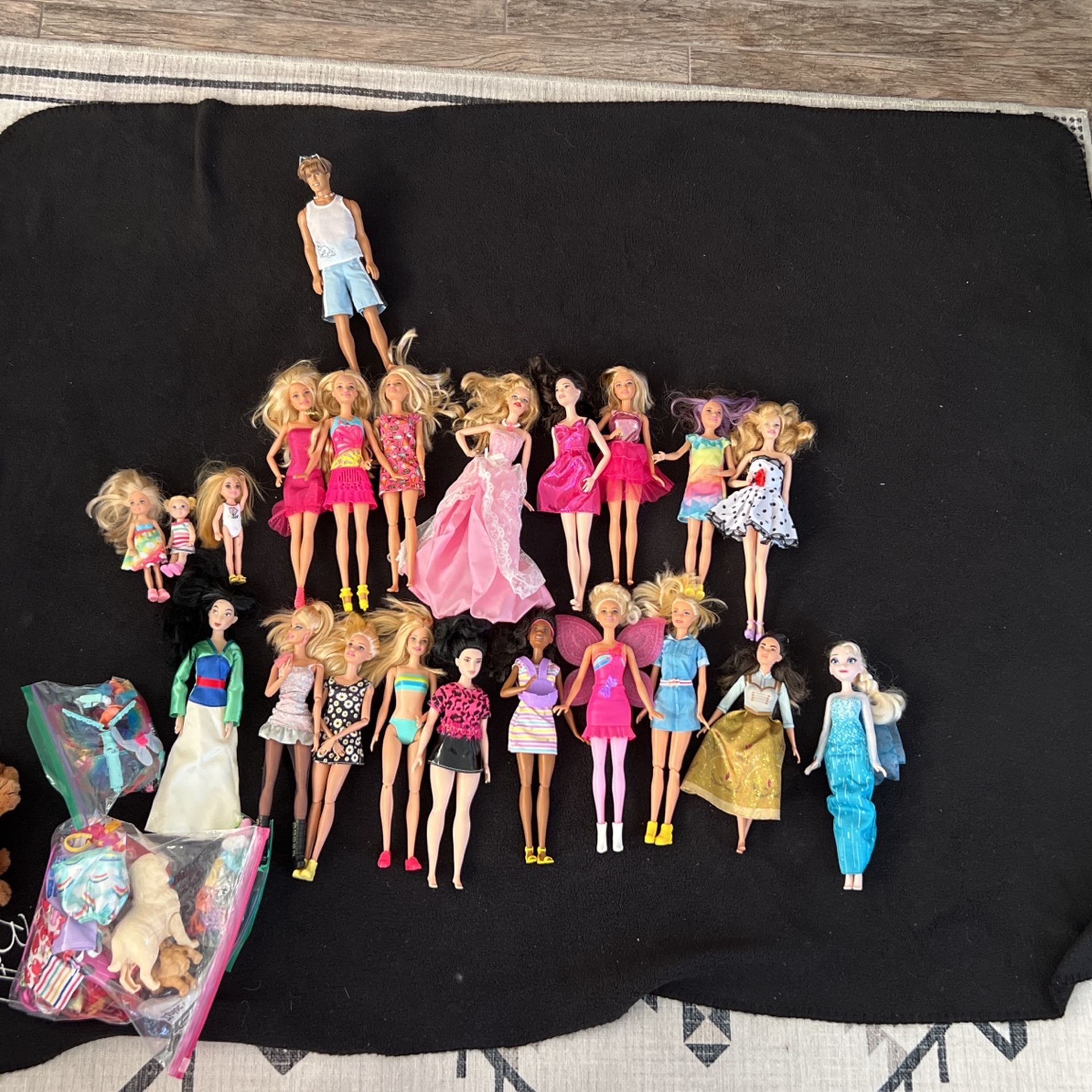 18 Barbies 1 Ken Dolls & Clothes & Dogs Shoes Accessories