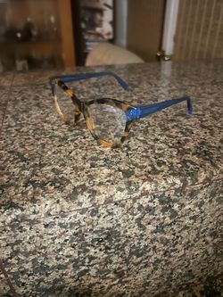 Eyeglass or sunglasses frames