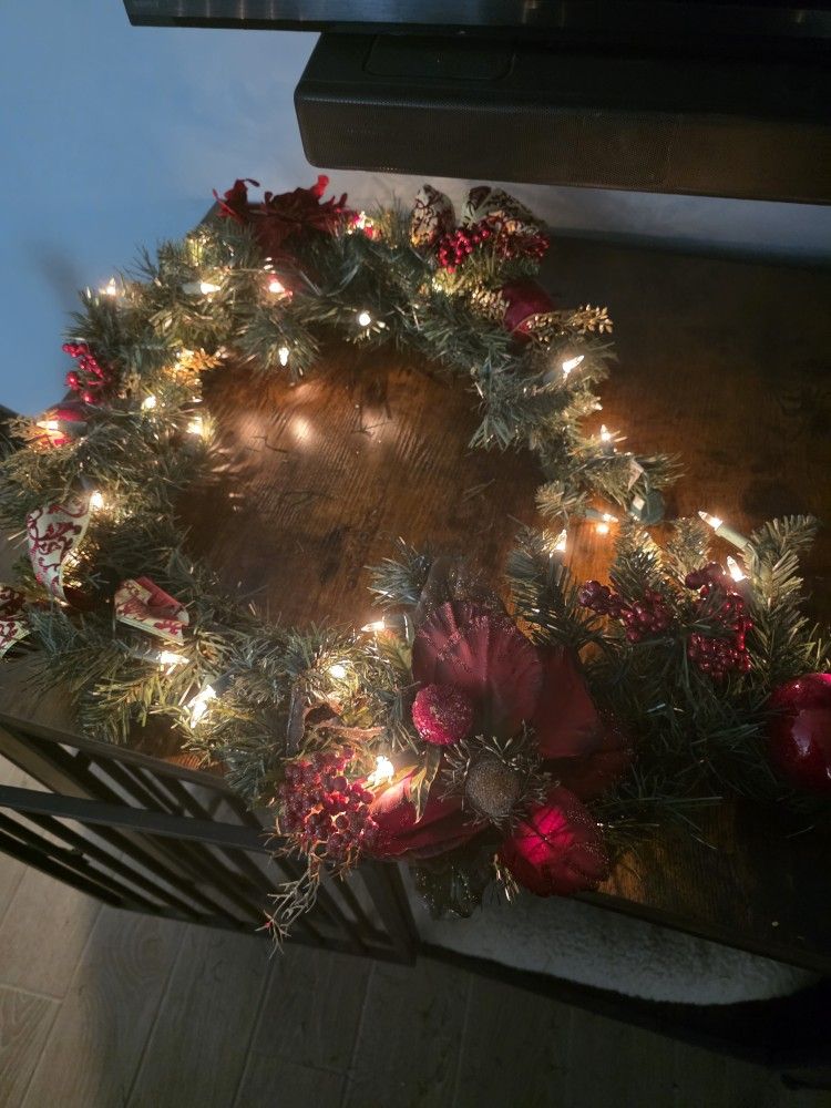 BEAUTIFUL PRE-LIT 9' CHRISTMAS GARLAND WITH RED POINTESETTIAS, MAGNOLIAS AND RED APPLES