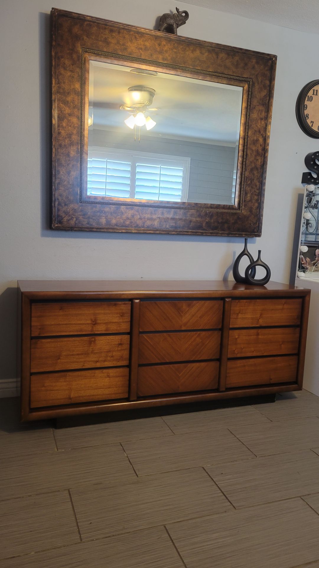 BEAUTIFUL SOLID WOOD MCM 9 DRAWERS DRESSER