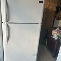 REFRIGERATOR 