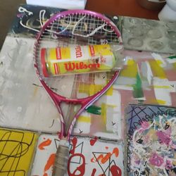 VINTAGE  WILSON CHAMPIONSHIP WILSON TENNIS RACK & NEW TENNIS BALLS (3).        PICK ⛏️ UP ONLY