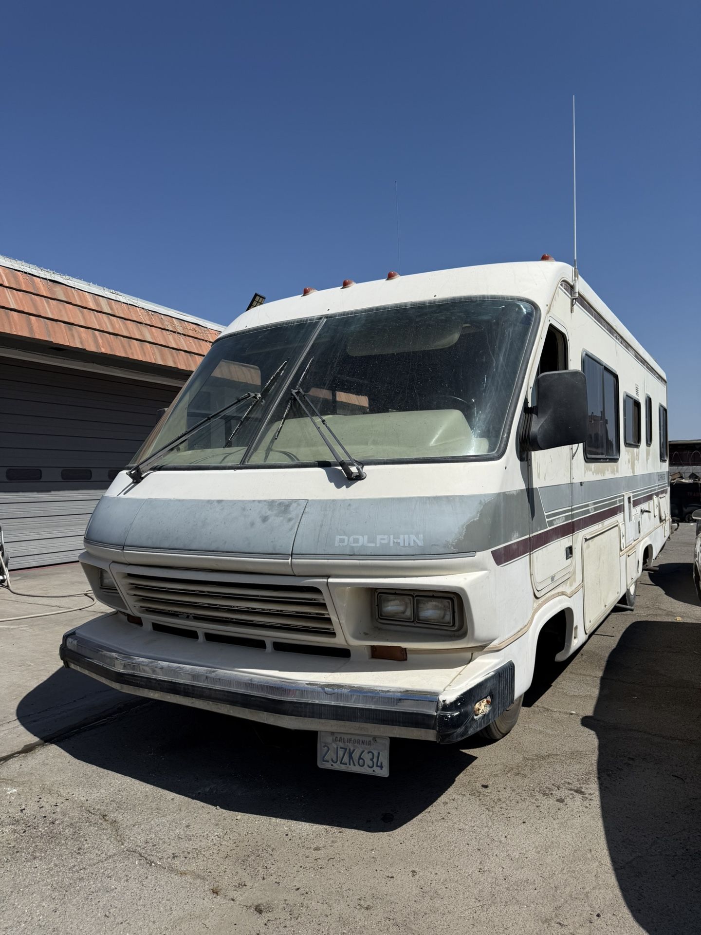 1988 Dolphin 2750