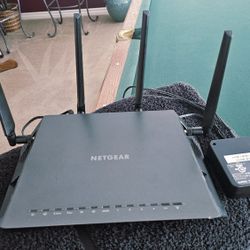 NETGEAR Nighthawk X4 R7500 AC2350 Dual-Band Wi-Fi Router – Near Mint Condition
