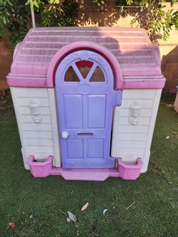 This image shows a Little Tikes Cape Cottage playhouse, Cafe, market