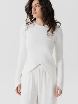 Clean lines and effortless vibes. 🕊️ Sometimes all you need is a monochrome look to feel your best. Sizes:S/M Price:80$