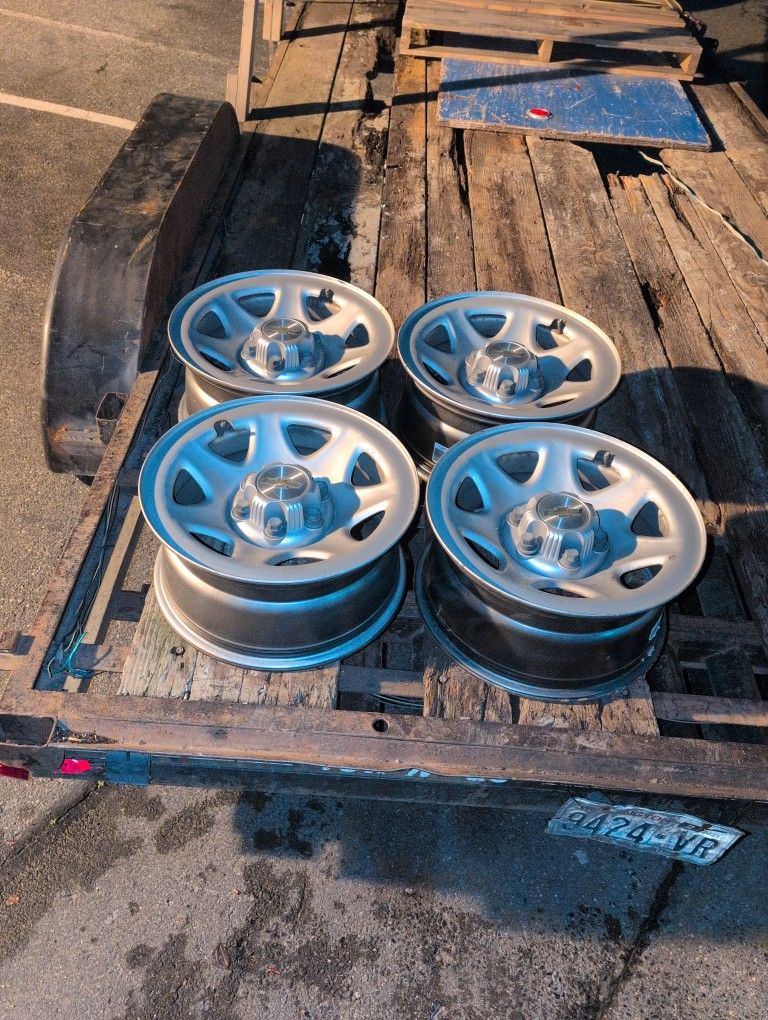 5 Lug Chevy 17" Steel Slotted Rims in Excellent Condition!
