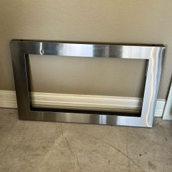 Counter Top Microwave Trim Kit. Must Pickup Only! 