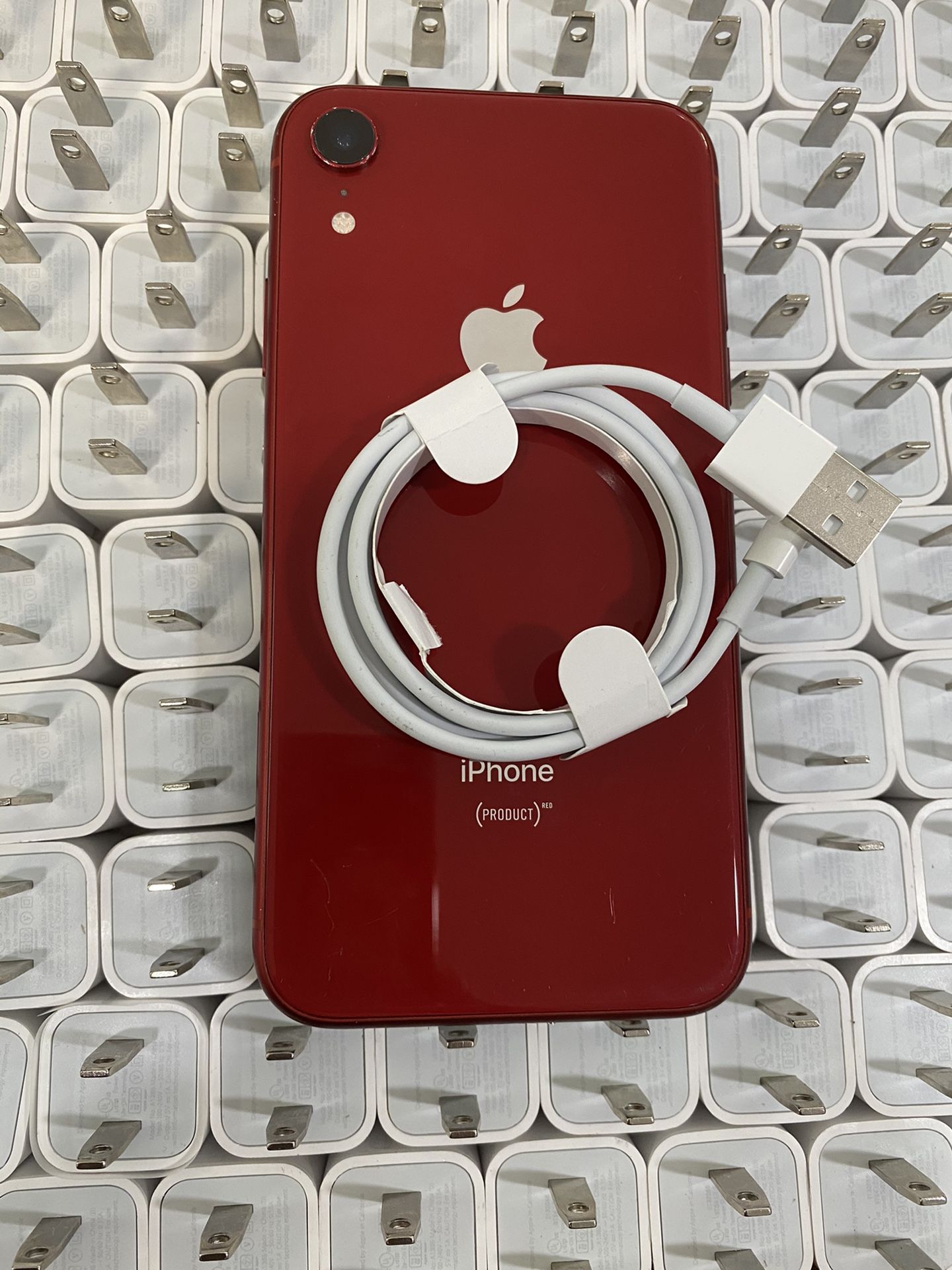 Factory unlocked apple iphone Xr 64 gb, store warranty!