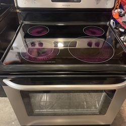 30” Stainless Steel GlassTop Frigidaire Electric Stove FOR SALE!!!