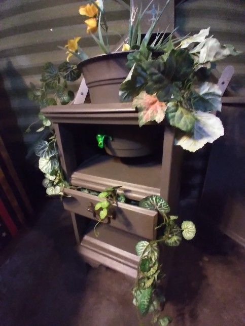 Garden Patio Or Indoor Planter Side Tables .sold As A Set Of (2)...$80.