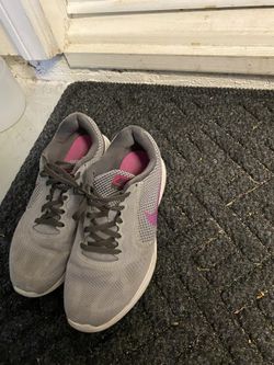 Women’s Size 8 Nike Shoes