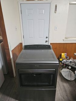 WHIRLPOOL STAINLESS STEEL ELECTRIC DRYER XL CAPACITY GOOD CONDITION HEAVY DUTY DELIVERY AVAILABLE FOR EXTRA FEE