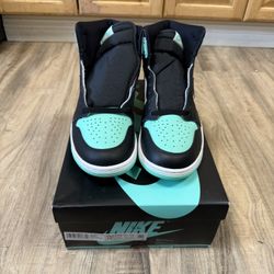 Jordan 1 Retro High OG Green Glow Size 10.5M