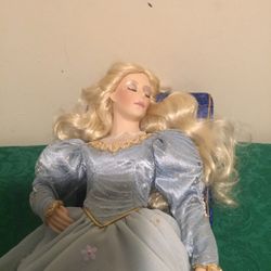 Franklin sleeping beauty 19” Porcelain Doll Heirloom Collection With Chaise