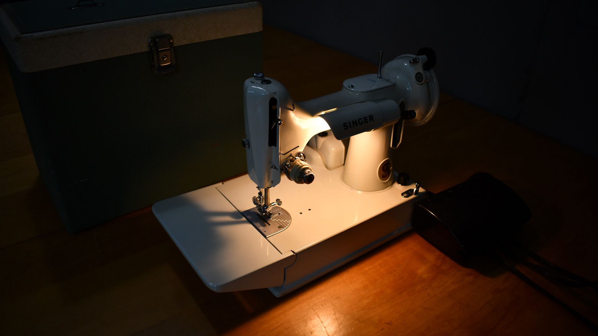 White Featherweight 221k Singer Sewing  Machine