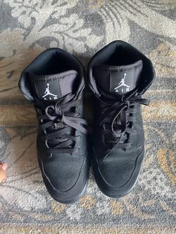 Youth Nike Air Jordan 1 Mid “Triple Black”