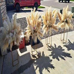 Dreamy Wedding Decor – With Gorgeous Flower Arrangements near during